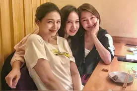 大S二婚后首次露面，满脸笑容显发福，闺蜜晒照获老公具俊晔点赞图片