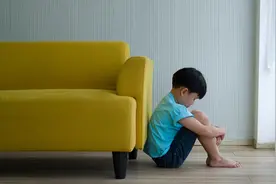 如何尽早发现自闭症患儿？有这8个症状，就要重视图片