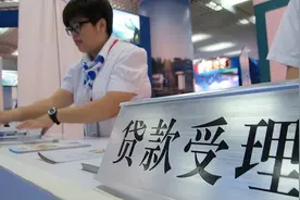 70万的房贷，30年要还多少利息？如果70万存银行30年，又有多少？图片