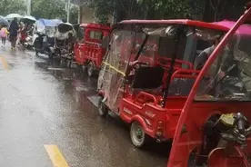 禁止三轮车接孩子？解决问题的方法有很多，为什么我们只会禁图片