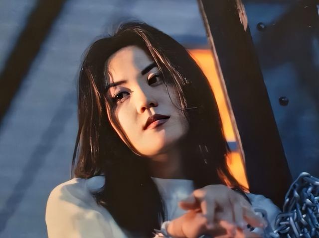 王菲：两婚两离，53岁和谢霆锋只恋爱不结婚，今两个女儿成她烦恼