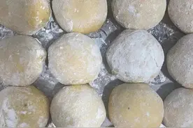 孩子和大人都爱吃的土豆肉馅丸子图片