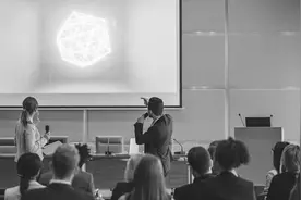 我给浙大学生改了一份“答辩PPT”，选题绝了图片