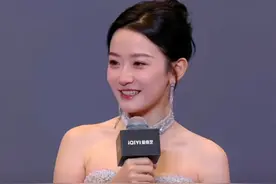 爱奇艺这天，短剧女演员纷纷现出“原型”，网友：治好了容貌焦虑图片