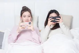 玩手机还能玩出病来？“手机手”了解一下，严重者需要手术治疗图片