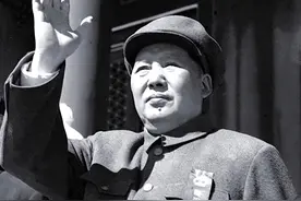 三人结拜为兄弟，建国后：一人是农民，一人成铁匠，一人当上主席图片