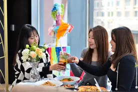 情人节送女朋友什么礼物合适？图片