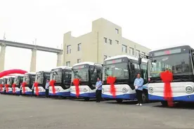 “驶入”新能源公交时代 太原娄烦县投运20辆电动公交车图片