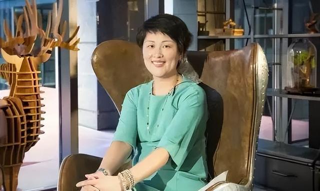 丁岚：曾火遍全国移居国外，回国经商成亿万富婆，58岁仍孤身一人