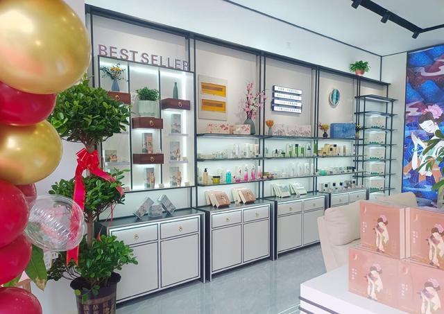 中草集新鲜人参洗面奶，含人参的氨基酸洗面奶