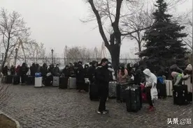 第一批在乌同胞已安全撤离，中国的这个举动让人泪流满面图片