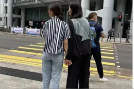 香港偶遇孙莉多多，母女俩着装引热议，网友：多多打扮太老气图片