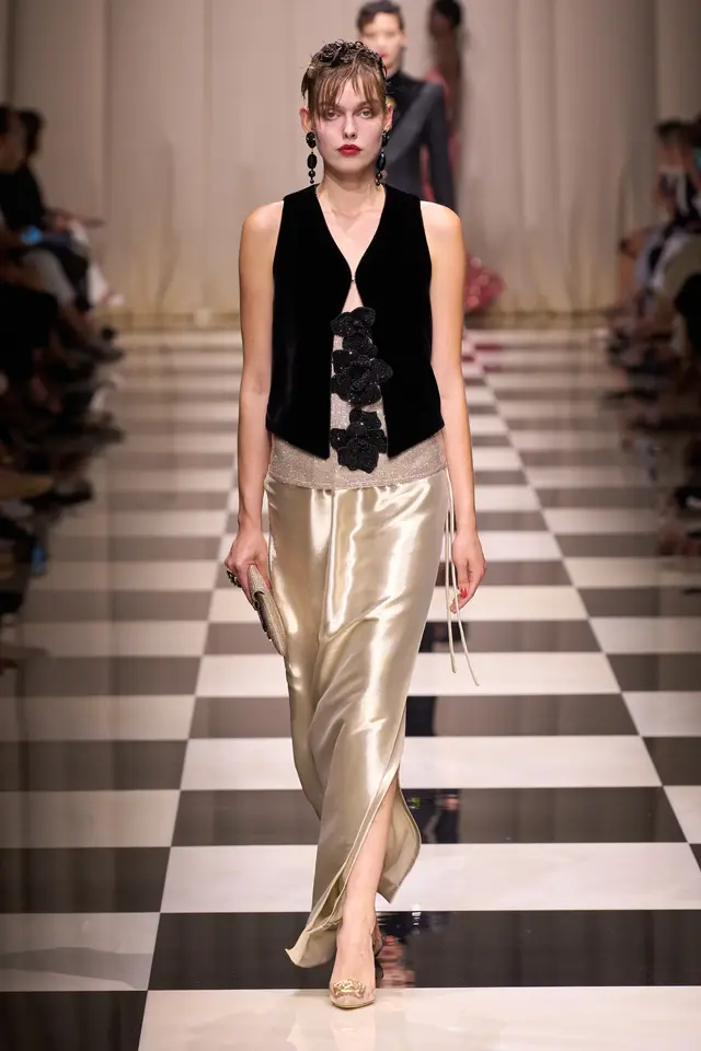 ������Armani Priv�� 2023 �ﶬ�߶�ϵ��Ůװ