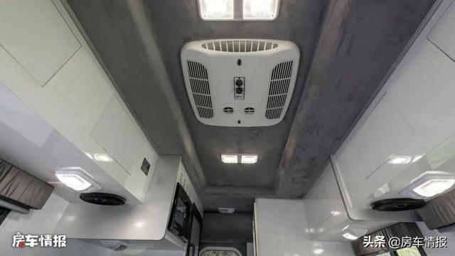 福特E450房车气场强大!6.0L柴油带四驱,大客厅能同时7人聚餐
