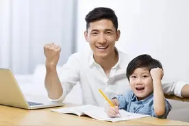 这样陪孩子写作业，专治各种拖拉磨蹭图片