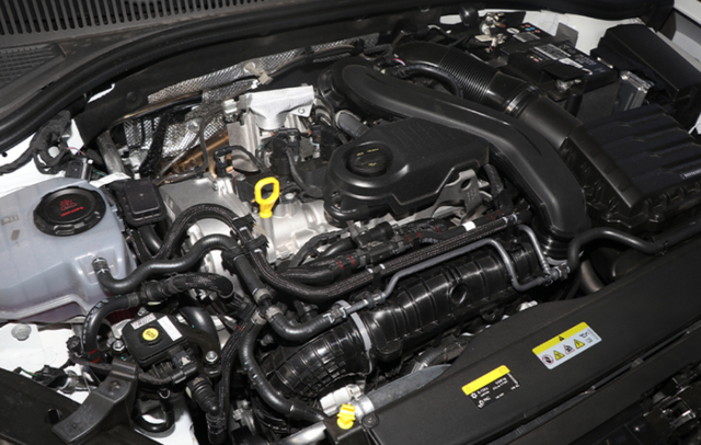 中庸依旧是亮点，新款速腾探店，5个优点3个缺点，花15万你买它？