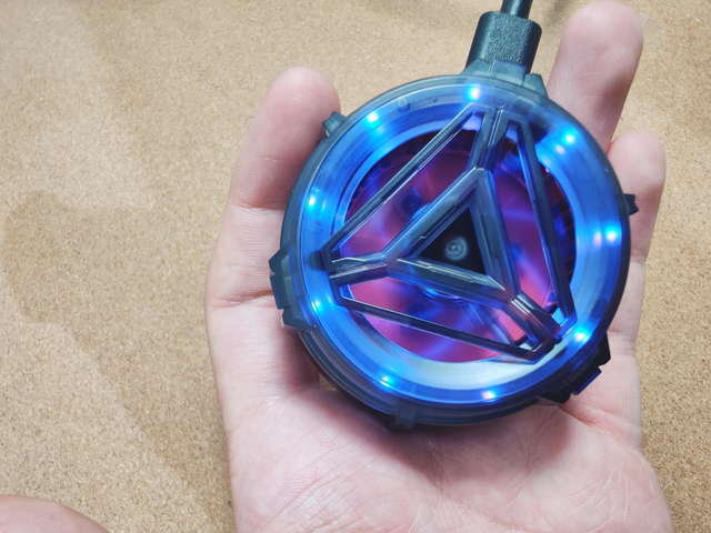 为你的手机游戏体验保驾护航，红魔散热器4体验