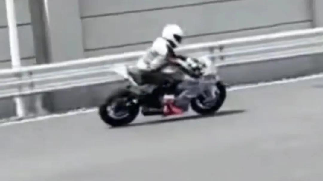 曝光春风四缸测试车，中量级三缸可能性更大！9941|小老婆汽機車資訊網