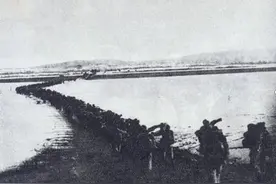 第五次战役出现重大失利，志愿军5个师挤在弹丸之地，伤亡过万图片