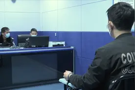 银川警方“团圆行动” | 36年前3岁儿子在沙坡头走失，如今这家人终于团聚！图片
