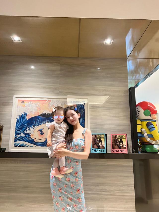 杜淳妻子王灿写真照片-知画百科