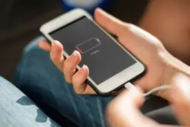 手机充电到100%再拔？原来我们都做错了！难怪手机寿命越来越短图片