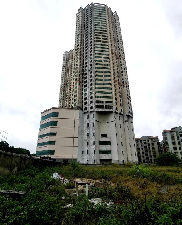 珠海最美烂尾楼之三海大厦