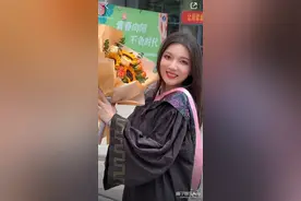 以为她们主业是“擦边”？搞笑，一个在读MBA一个毕业于北大图片