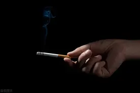 借用他人烟草专卖零售许可证销售烟草制品是否构成非法经营罪？图片