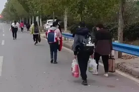 富士康再现返乡潮，这次没有街边群众送吃喝，善心被消磨人祸乱象图片