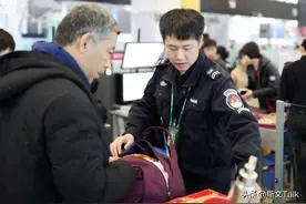 机场安全员提醒：这4样东西可以带上飞机，好多人不懂偷偷扔掉了图片
