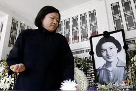 2008年章含去世之后，外交部要求洪晃腾房，洪晃：这是刨我的根儿图片