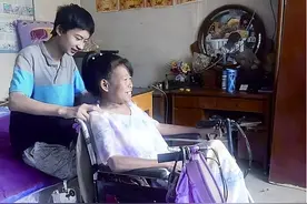 母亲瘫痪父亲疯了，744分高考状元被清华录取5年后，他过得如何？图片