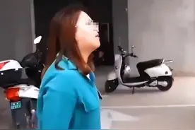 女子拿错快递拒不归还，店家无奈报警，母亲：她才25岁她懂什么？图片