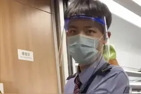 听说放屁时把屁股掰开没有声音，刚在公交车上试了，拉了很粗一根图片