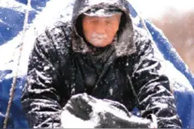 老人蹬三轮捐35万，助300多贫困学子圆梦，死后获感动中国特别奖图片