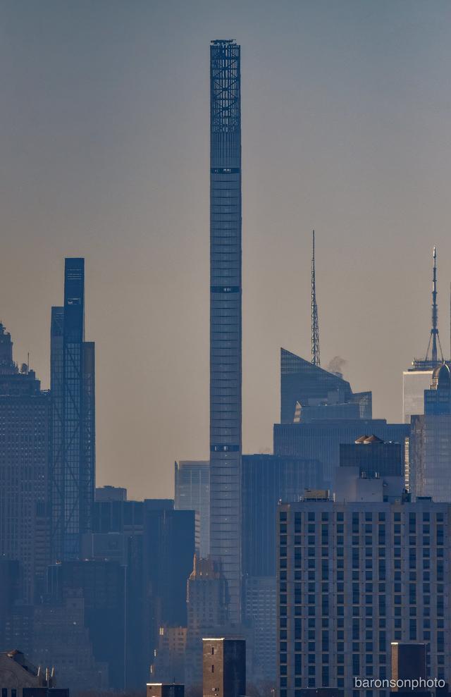纽约摩天住宅:施坦威塔除了这些400米级建成的摩天住宅外,纽约还有三