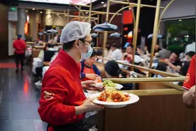 武汉夜宵顶流小龙虾回归 外卖订单同比增长2.5倍图片