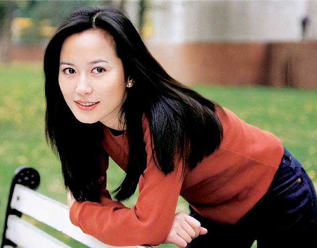 内地娱乐圈7位年逾50仍未婚的著名女星，谁让她们变成了这样？