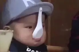 肚子饿了表情包图片