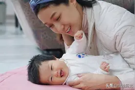 钟嘉欣在家进行自然分娩，过程视频曝光，女性如何克服分娩恐惧？图片