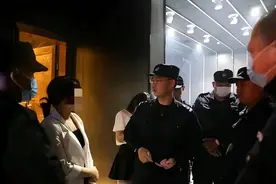 湖南50岁女老板和年轻男子同居，事后得知男子已婚，一起悲哀事故图片