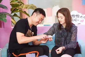 与丈夫结婚多年，未拜访过公婆，夫妻没话说，李娜：不离婚就可以图片