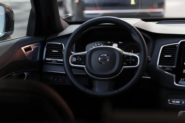 沃尔沃XC90 T8：709牛·米，百公里不到3个油，回头率超高