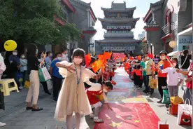 童心向党绘百米长卷，时代少年庆祖国华诞图片