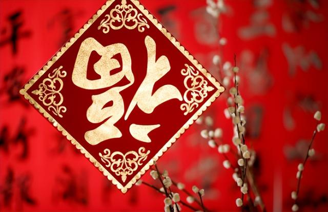 火葬场门口有一对联，上联：“早来晚来早晚都来”，下联真是绝了