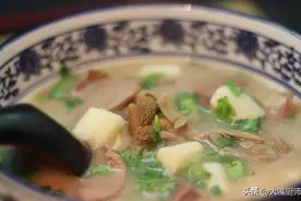 煮羊杂汤，最忌直接加水煮，教你正确做法，肉香没膻味，汤白味鲜图片