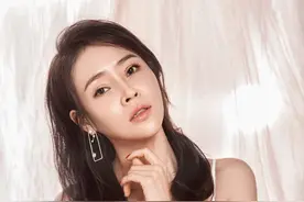 于明加性感写真 曲线玲珑尽显傲人身材图片