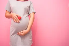 孕妇吃什么水果对胎儿好？不同孕期选对水果，宝宝营养足发育好图片