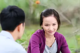 娘家转2000婆家转800，男子看转账记录要离婚，丈夫抱头痛哭图片